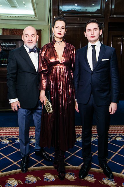 Сергей Кожевников с женой Екатериной и сыном
