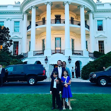 Дональд Трамп-младший с женой Ванессой и детьми
