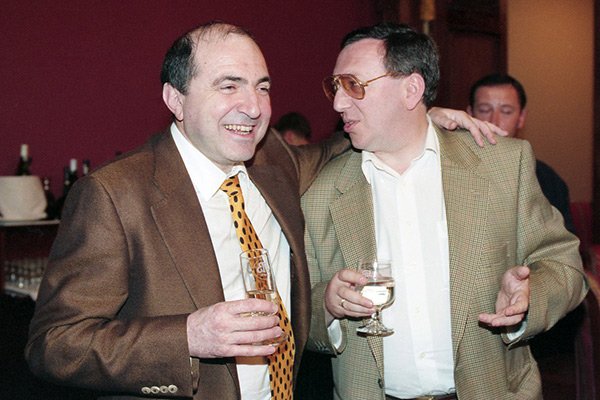 Борис Березовский и Владимир Гусинский
в Доме приемов Логоваза 1996 год.