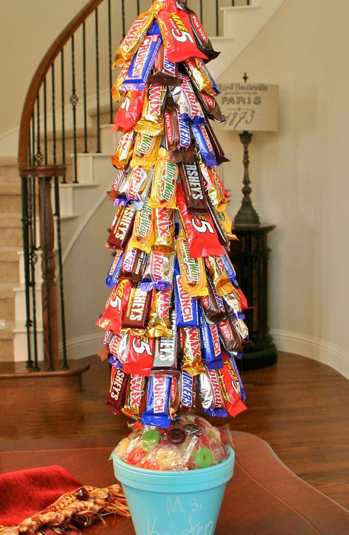 XX-Of-The-Most-Creative-Christmas-Trees-Ever9-700