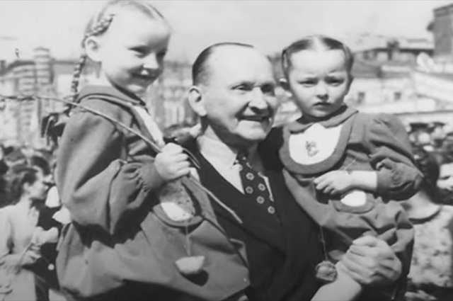 Александр Вертинский с дочерьми. Кадр из фильма 