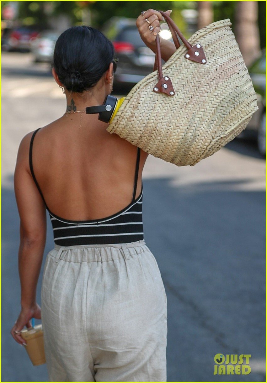 vanessa hudgens dons key hole tank top for lunch outing in la 014129535