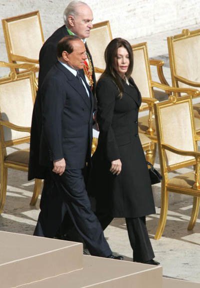 Берлускони выплачивает три миллиона бывшей жене