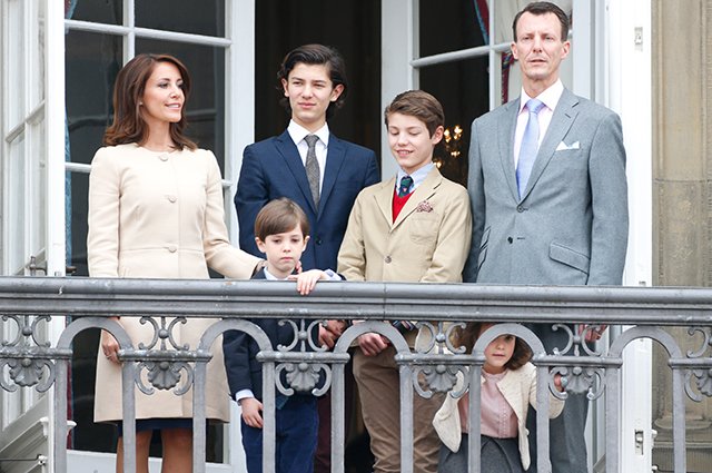 Принц Иоаким и принцесса Мари с детьми