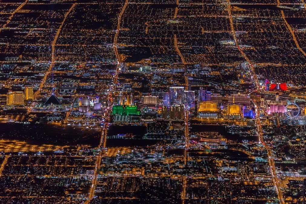 Nochnoj-Las-Vegas-s-vysoty-15-foto