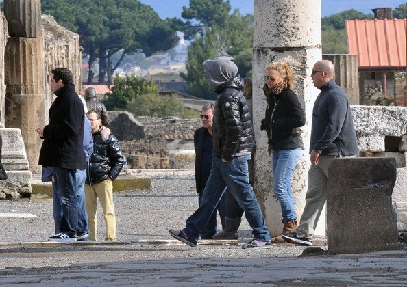 Leonardo DiCaprio and Bar Refaeli Tour Pompeii