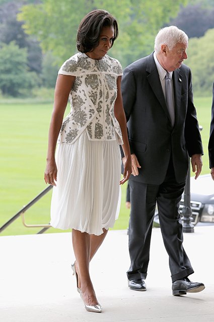 Мишель Обама в костюме от J.Mendel в 2012 году