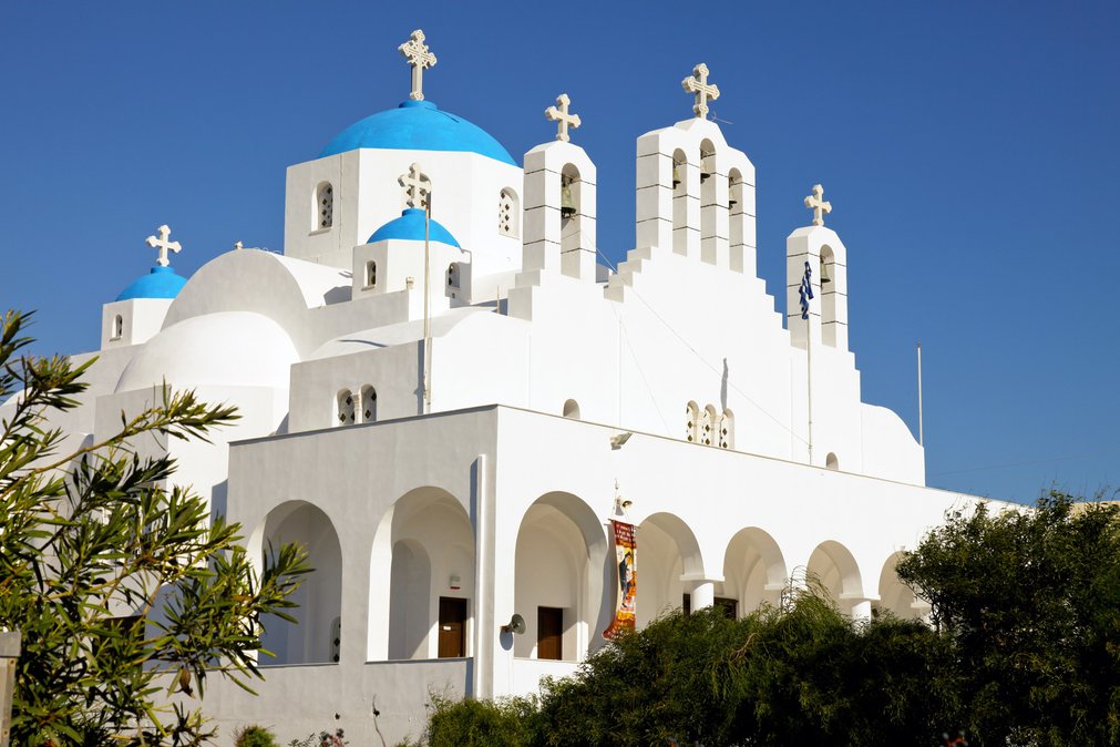 https://www.grekomania.ru/images/places/cyclades/naxos/big/5936_Greek-Church-Naxos.jpg