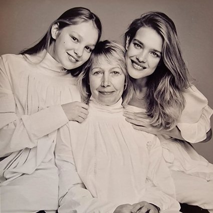 Наталья Водянова с мамой и сестрой в объективе Патрика Демаршелье
