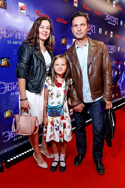 Виктор Добронравов с женой Александрой и дочерью Варварой