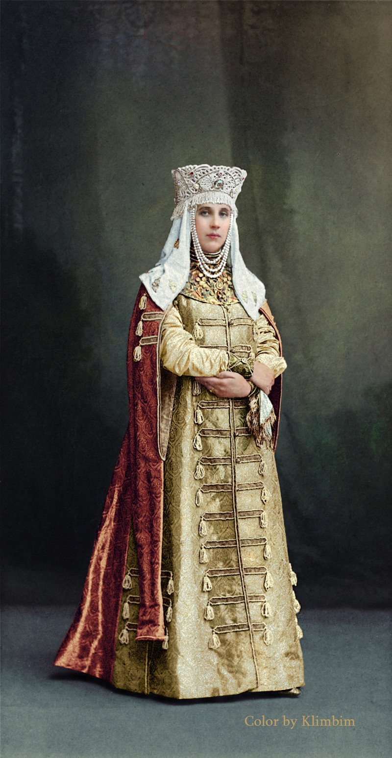 Великолепие костюмированного бала Романовых в раскрашенных фотографиях 1903 года 16