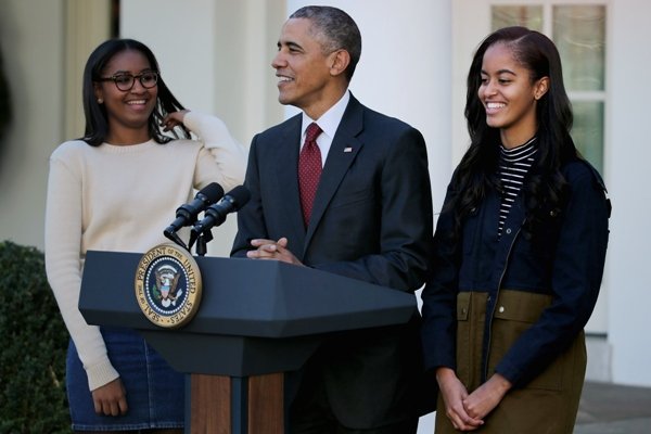 Барак Обама с дочерьми на Дне Благодарения