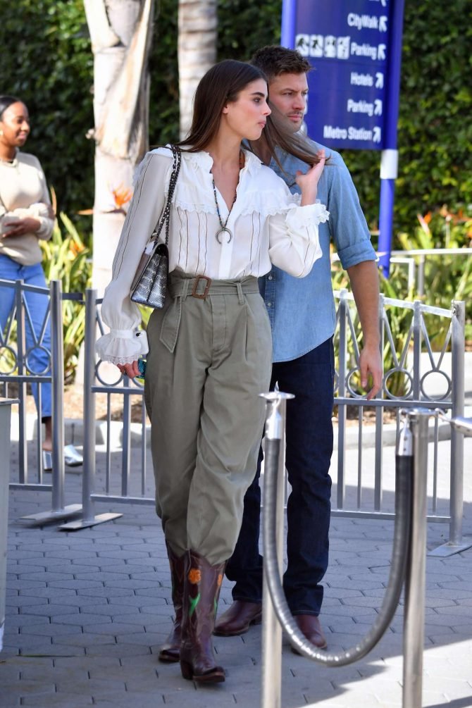 Taylor Hill with Michael Stephen Shank out in Los Angeles -02