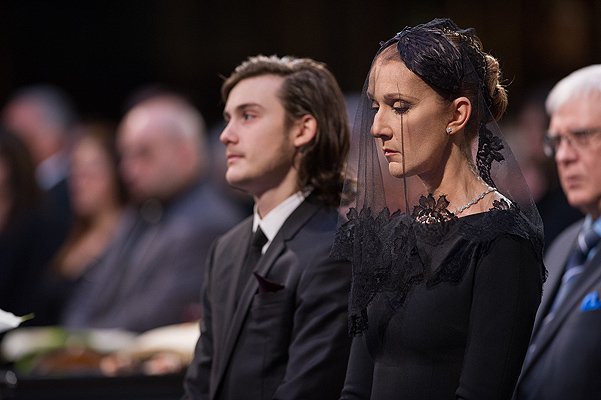 Селин Дион и Рене-Шарль на похоронах Рене Анджелила