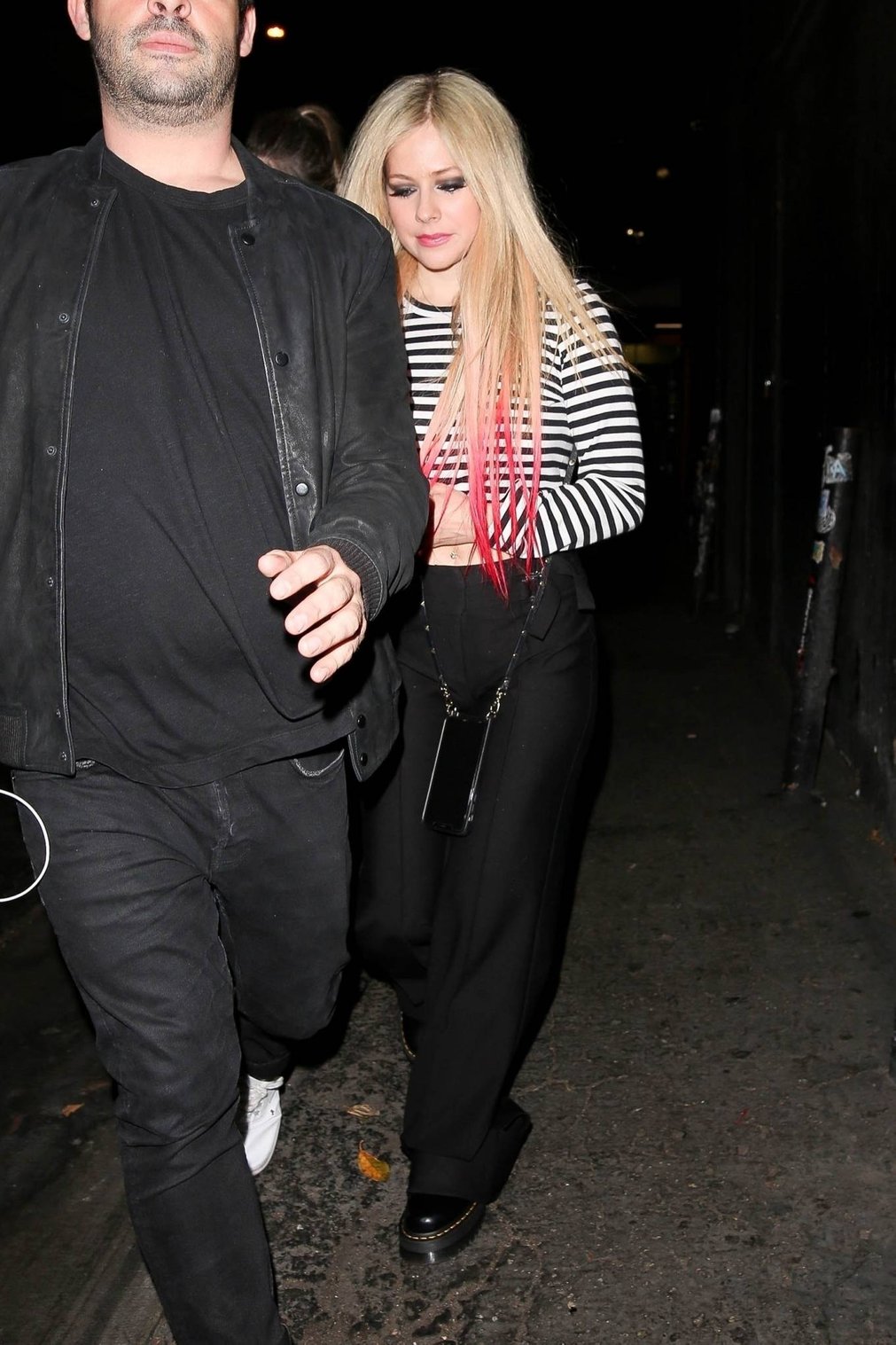 Avril Lavigne 2021 : Avril Lavigne – seen leaving The Roxy in Hollywood, California-05