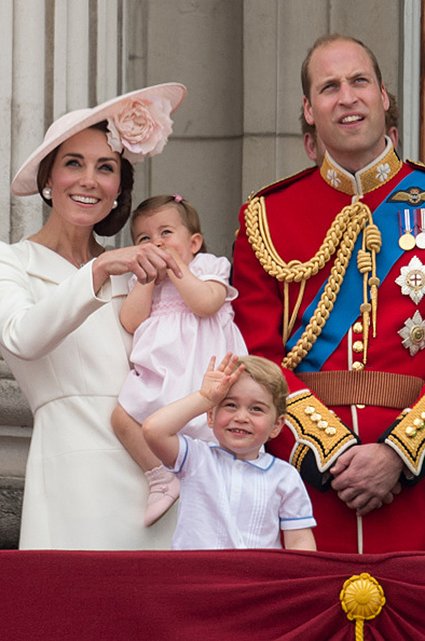 Кейт Миддлтон, принцесса Шарлотта, принц Джордж и принц Уильям