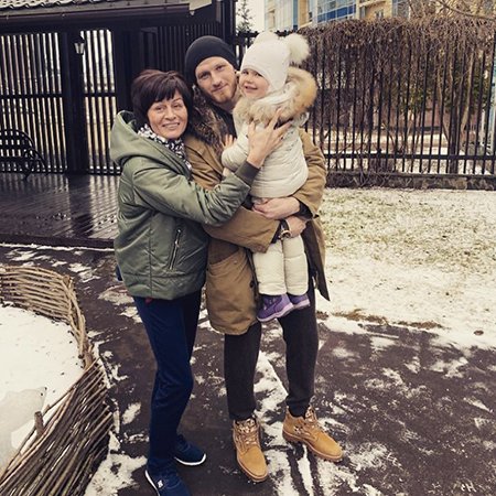 Иван Телегин с мамой и дочерью Таисией