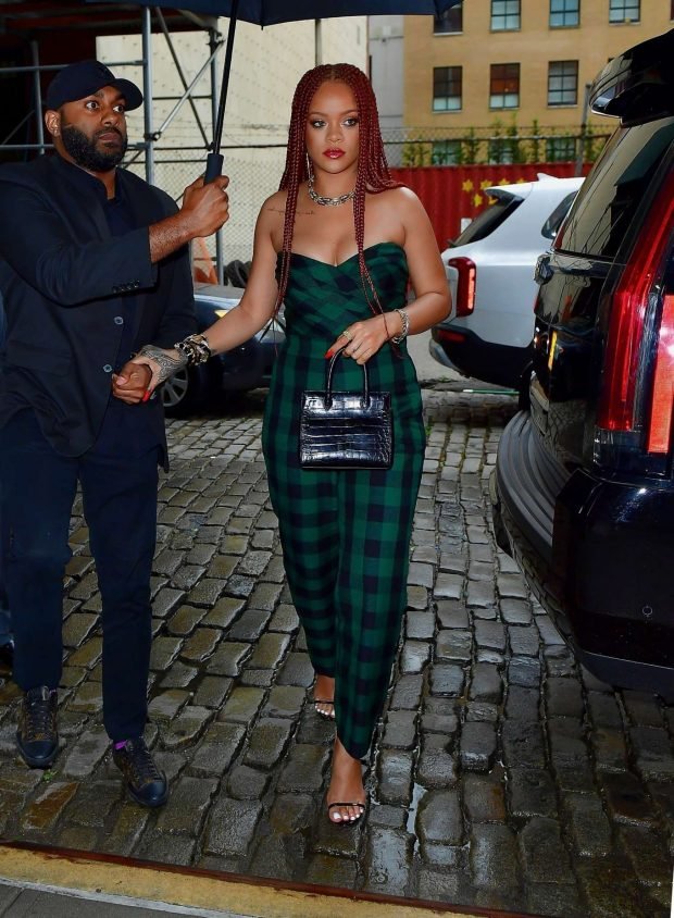 Rihanna: Arriving at Late Night with Seth Meyers in New York-01