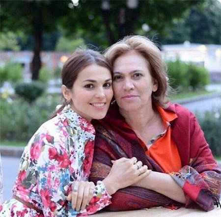 Сати Казанова с мамой