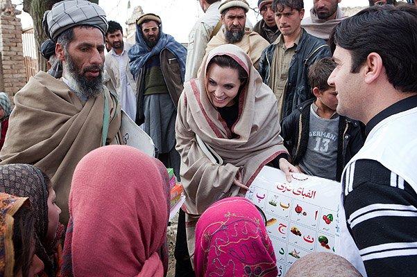 анджелина джоли открыла школу в афганистане