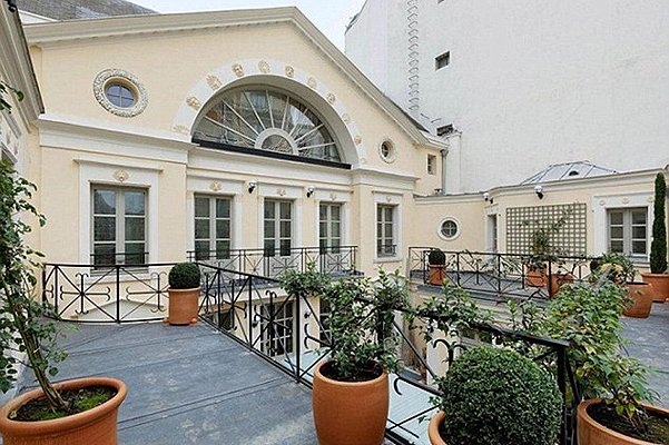 Жерар Депардье выставил на продажу свой парижский особняк стоимостью 65 миллионов долларов