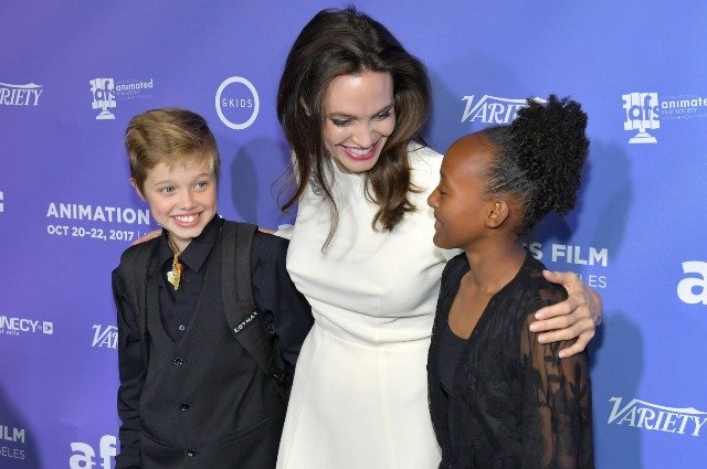 Анджелина Джоли с дочками Шайло и Захарой