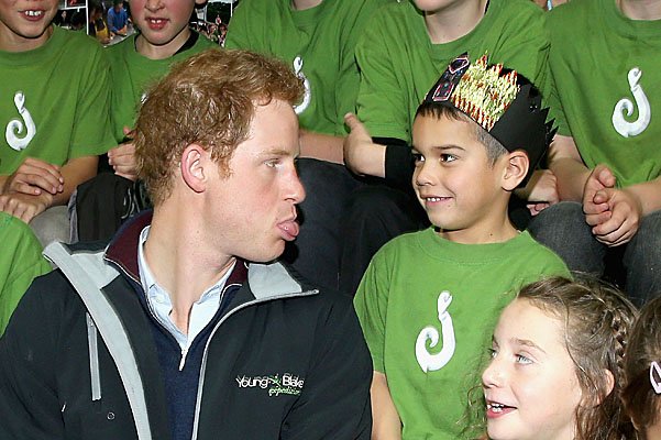 Принц Гарри с новозеландскими школьниками