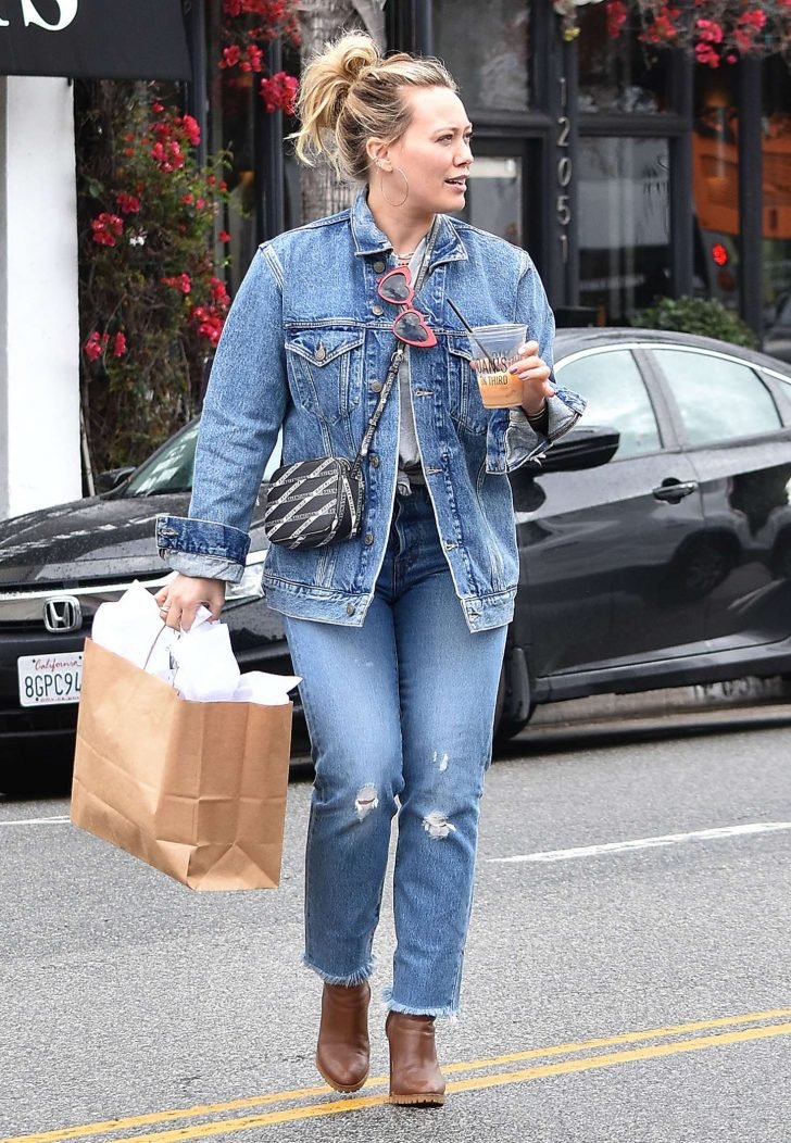 Hilary Duff: Going to Joans On Third to grab a coffee -03