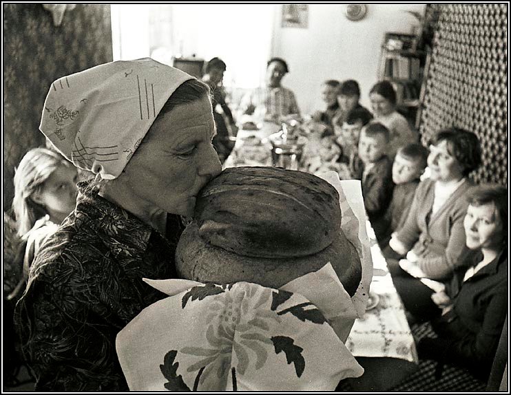 Как расшевелить бабушек: избранные работы звезды советской фотографии Владимира Ролова