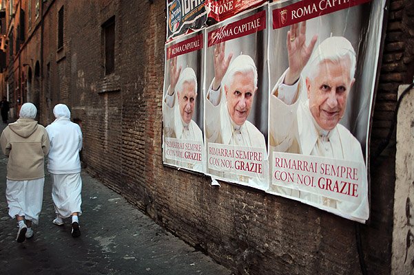 Папа Римский Бенедикт XVI официально ушел в отставку