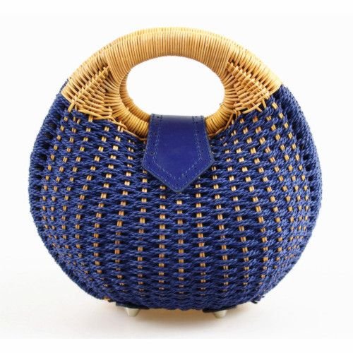 Shell shaped woven straw tote bag: 