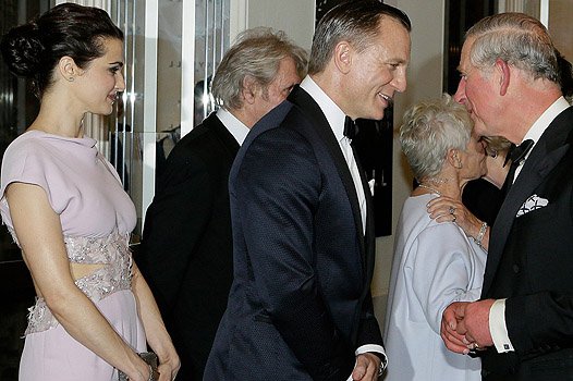 Рэйчел Уэйц, Дэниел Крейг и принц Чарльз на премьере 