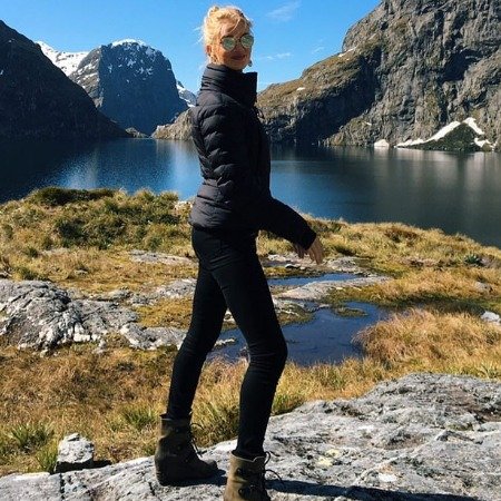 Рози Хантингтон-Уайтли призналась, что ее любимая страна для путешествий — Новая Зеландия