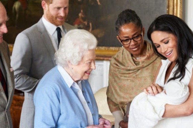 Принц Гарри, королева Елизавета II, Меган Маркл с мамой и сыном Арчи