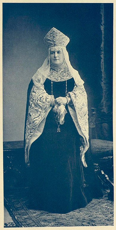 File:1903 ball - Nadezhda Alex. Baryatinskaya.jpg - Wikimedia Commons