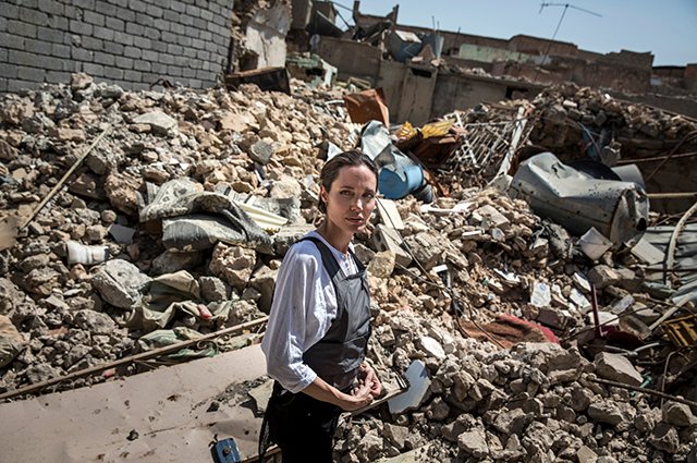 Анджелина Джоли с благотворительной миссией в Ираке, 2018 год