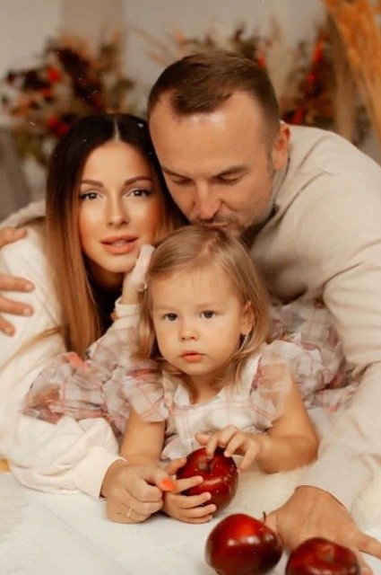 Нюша с дочкой Симбой и мужем Игорем Сивовым