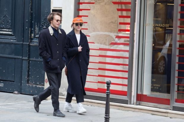 Natalia Dyer and Charlie Heaton: Out and about in Paris -02