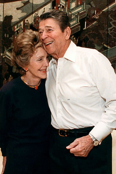 Нэнси и Рональд Рейган на праздновании 36-й годовщины своей свадьбы