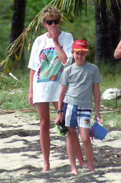 Принцесса Диана и принц Уильям на острове Невис в 1993 году