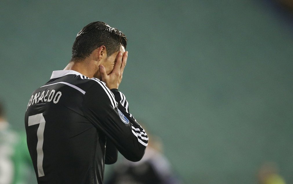 Гениальный игрок. Ronaldo crying. Ronaldo Scary smile. Ronaldinho Cry.