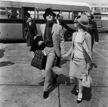 Джон Леннон с первой супругой Синтией