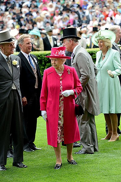 Принц Филипп, королева Елизавета II, принц Чарльз и Камилла Паркер-Боулз 