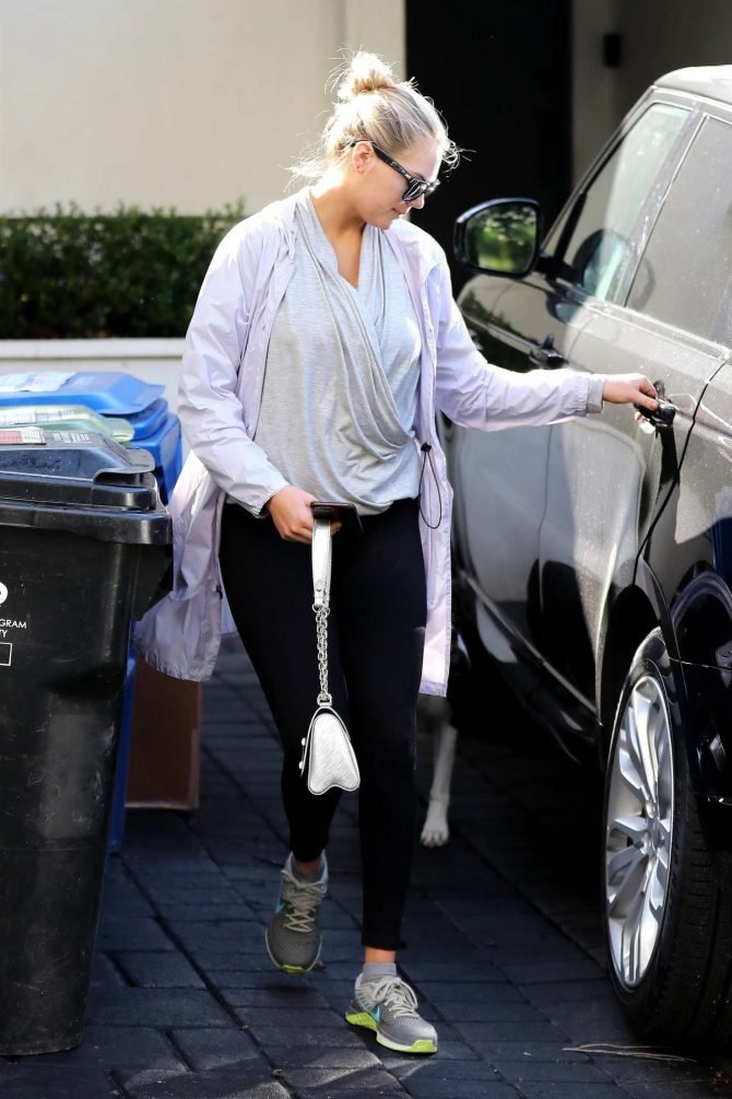 Kate Upton: Leaving the gym in Weswood -02