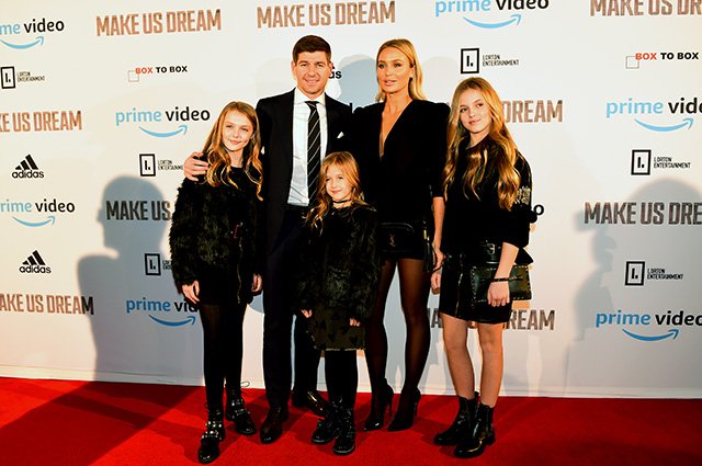 Стивен и Алекс Джеррард с дочерьми: Лекси, Лурдес и Лили-Эллой
