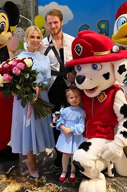 Пелагея и Иван Телегин с дочерью Таисией на ее дне рождения