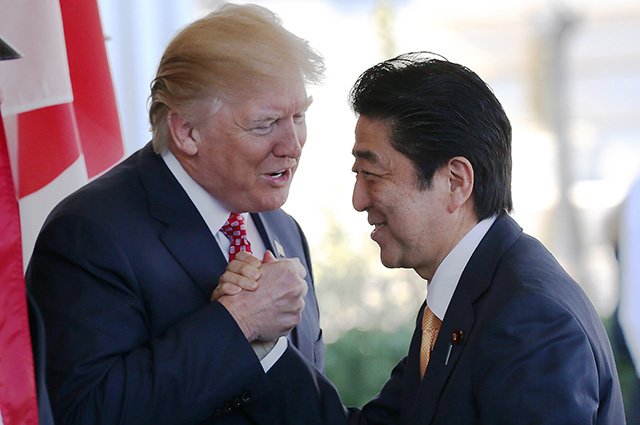 Дональд Трамп и Синзо Абэ