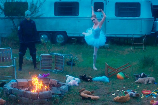 Кадр из клипа Pussy Riot на песню Police State
