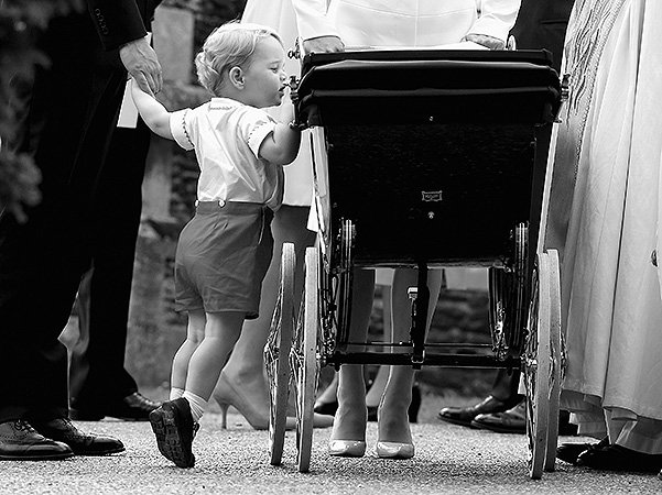 Принц Уильям и герцогиня Кэтрин с детьми - принцем Джорджем и принцессой Шарлоттой