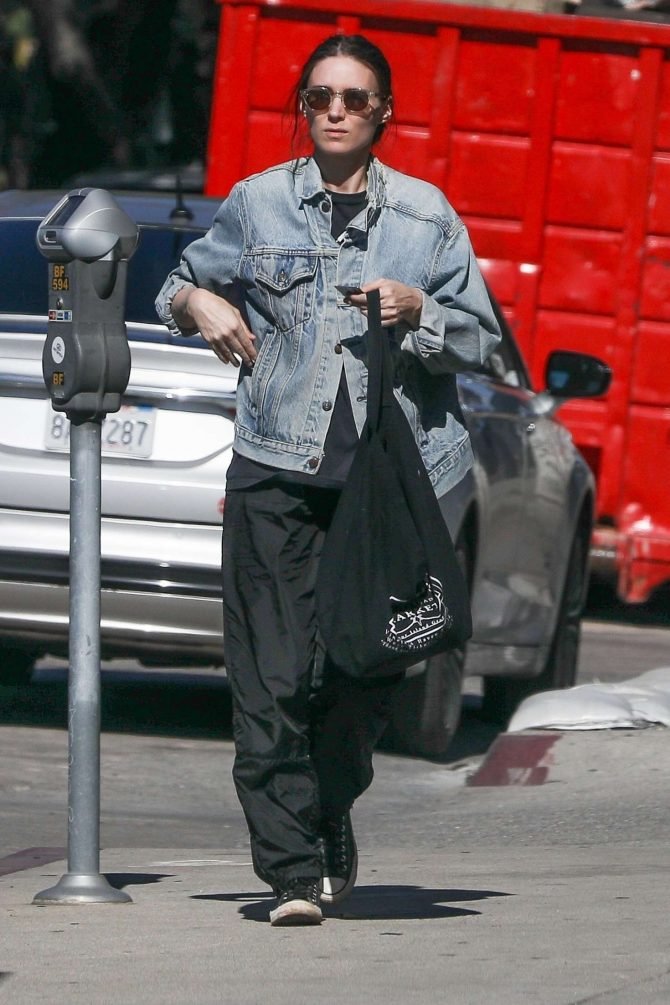 Rooney Mara: Shopping in West Hollywood -03